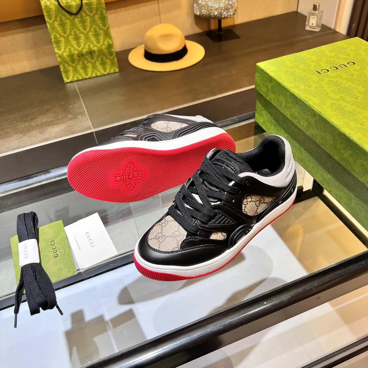 👟👟Ex-factory price 600👟👟 Men's size +10 high version, the top version of 2022 Gucci low-top sneakers! The new colors are reproduced one to one. New style for early spring, creating a perfect style💣💣💣street style🔥🔥🔥cool and trendy C-level fashionable outfit with a retro and futuristic feel🌹🌹🌹classic boot shape + British color-blocking design, super eye-catching. Various leather splicing, original reverse mold last type, imported high-end knitting needles showing exquisite texture! Open mold to customize high-density TPU outsole. 15 colors come out first. Size: Female 35-41 Male 39-46